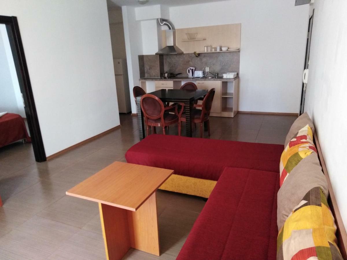 Vm Apartments Robinson Beach Pomorie Exterior photo