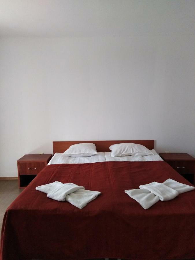 Vm Apartments Robinson Beach Pomorie Exterior photo