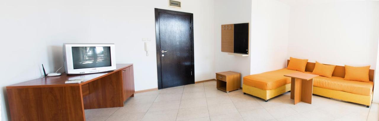 Vm Apartments Robinson Beach Pomorie Exterior photo