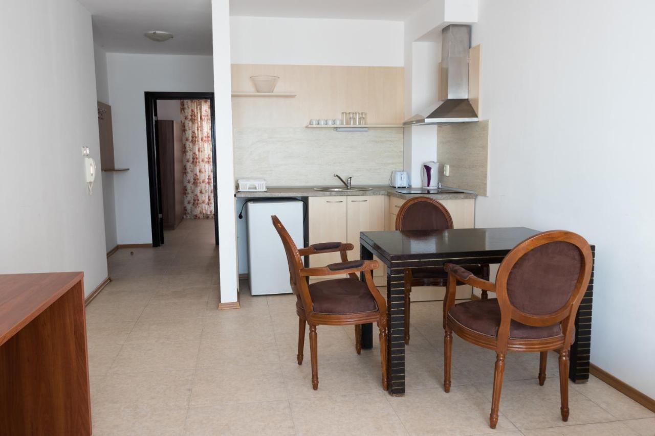 Vm Apartments Robinson Beach Pomorie Exterior photo