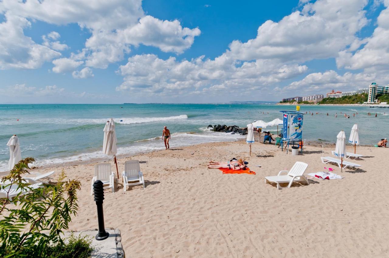 Vm Apartments Robinson Beach Pomorie Exterior photo